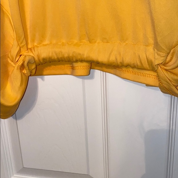 Pretty boutique top! - Picture 2 of 3